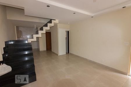 Sala de casa de condomínio para alugar com 3 quartos, 130m² em Taquara, Rio de Janeiro