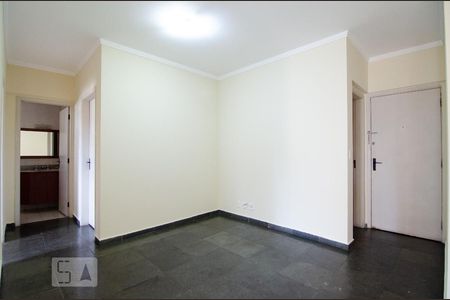 Sala de apartamento para alugar com 2 quartos, 75m² em Cambuí, Campinas