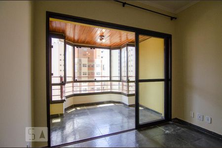 Sala de apartamento para alugar com 2 quartos, 75m² em Cambuí, Campinas