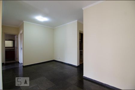 Sala de apartamento para alugar com 2 quartos, 75m² em Cambuí, Campinas