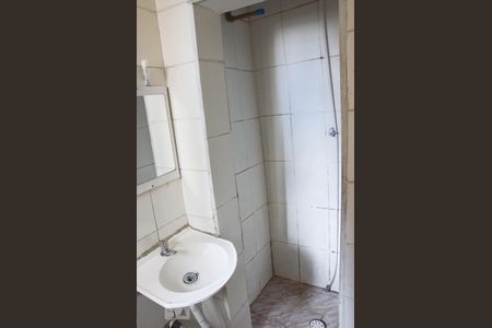 Banheiro de casa para alugar com 2 quartos, 100m² em Parque São Domingos, São Paulo