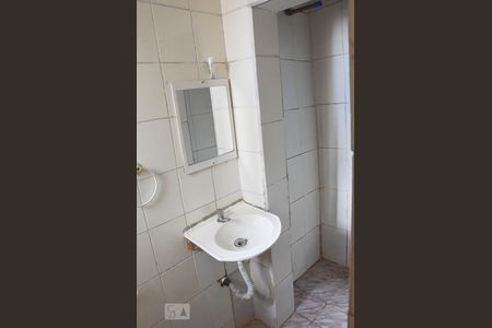 Banheiro de casa para alugar com 2 quartos, 100m² em Parque São Domingos, São Paulo