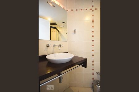 Banheiro de apartamento para alugar com 1 quarto, 85m² em Jardim Caboré, São Paulo