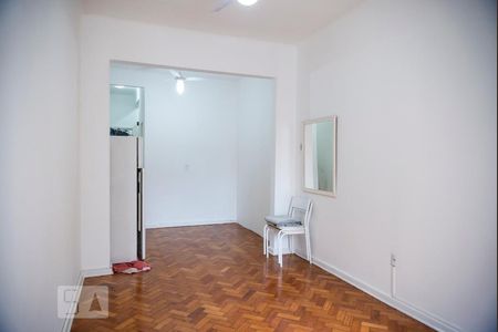 Sala/Quarto de apartamento para alugar com 1 quarto, 22m² em Copacabana, Rio de Janeiro