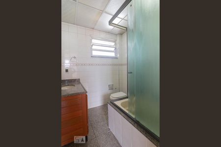 Banheiro de apartamento à venda com 2 quartos, 71m² em Sumarezinho, São Paulo