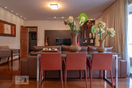 Apartamento para alugar com 4 quartos, 320m² em Santo Agostinho, Belo Horizonte