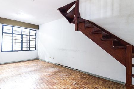 Casa para alugar com 70m², 2 quartos e 2 vagasSala