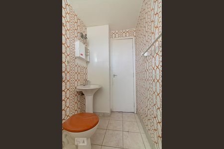 Banheiro de apartamento à venda com 2 quartos, 60m² em Floresta, Belo Horizonte