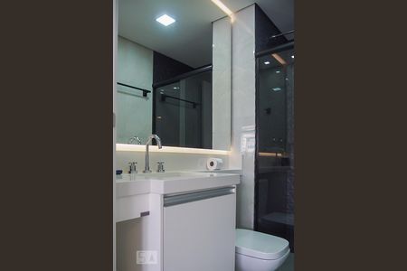 Banheiro de kitnet/studio para alugar com 1 quarto, 36m² em Vila Buarque, São Paulo