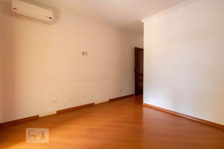 Casa de condomínio à venda com 600m², 4 quartos e 6 vagas Casa de condomínio à venda com 600m², 4 quartos e 6 vagasSuíte 2