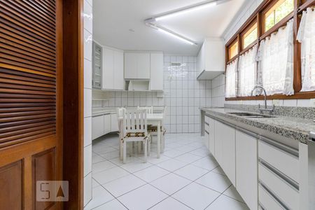 Casa de condomínio à venda com 600m², 4 quartos e 6 vagas Casa de condomínio à venda com 600m², 4 quartos e 6 vagasCozinha