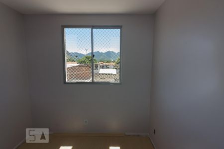 Quarto 1 de apartamento para alugar com 2 quartos, 55m² em Taquara, Rio de Janeiro