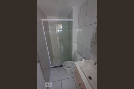 Banheiro de apartamento para alugar com 2 quartos, 55m² em Taquara, Rio de Janeiro