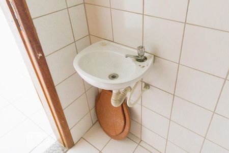 Banheiro de kitnet/studio para alugar com 1 quarto, 30m² em Curicica, Rio de Janeiro