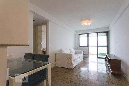 Sala de apartamento à venda com 1 quarto, 50m² em Barra da Tijuca, Rio de Janeiro
