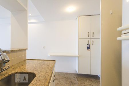 Cozinha de apartamento à venda com 1 quarto, 50m² em Barra da Tijuca, Rio de Janeiro