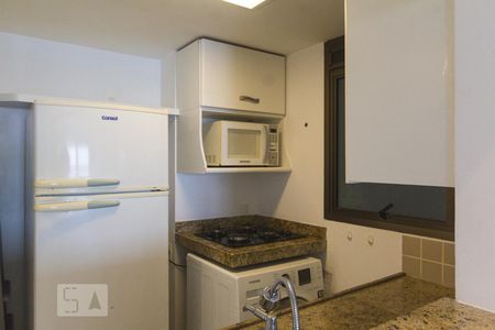 Cozinha de apartamento à venda com 1 quarto, 50m² em Barra da Tijuca, Rio de Janeiro