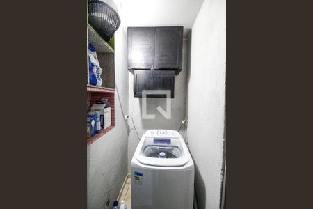 Casa à venda com 250m², 3 quartos e 2 vagasÁrea de serviço