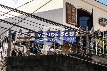 Casa à venda com 250m², 3 quartos e 2 vagasFachada