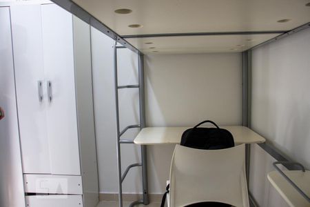 Studio - Mesa de kitnet/studio para alugar com 1 quarto, 16m² em Aclimação, São Paulo