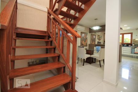 Escada de casa de condomínio para alugar com 3 quartos, 200m² em Sarandi, Porto Alegre