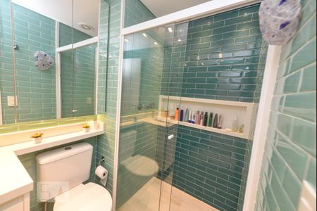Banheiro da suite de apartamento à venda com 2 quartos, 68m² em Jardim Flor da Montanha, Guarulhos
