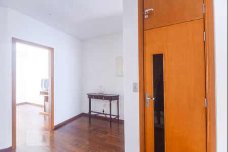 Hall de casa para alugar com 3 quartos, 170m² em Vila Gomes Cardim, São Paulo