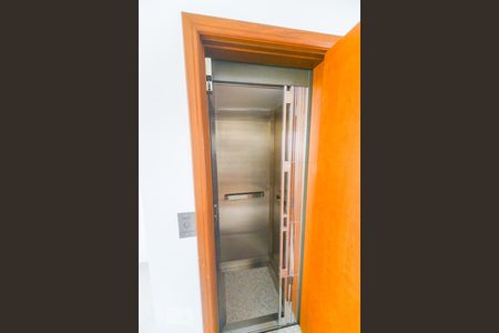 Elevador de casa para alugar com 3 quartos, 170m² em Vila Gomes Cardim, São Paulo