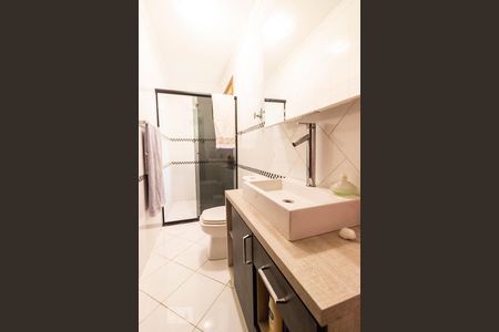 Banheiro de casa para alugar com 4 quartos, 200m² em Chácara das Pedras, Porto Alegre