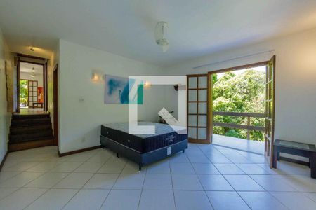 Casa de condomínio à venda com 275m², 4 quartos e 5 vagasSuíte 1