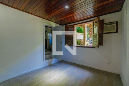 Casa de condomínio à venda com 275m², 4 quartos e 5 vagasSuíte 2