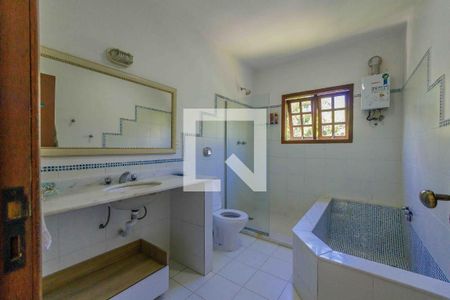 Casa de condomínio à venda com 275m², 4 quartos e 5 vagasBanheiro Suíte