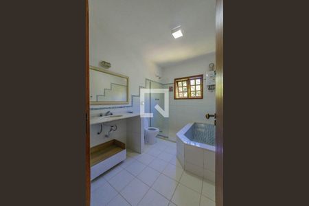 Casa de condomínio à venda com 275m², 4 quartos e 5 vagasBanheiro Suíte