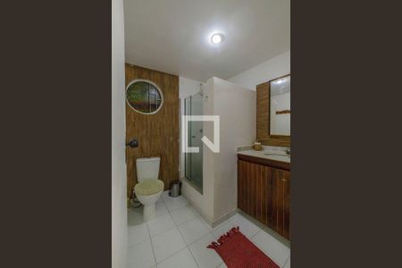 Casa de condomínio à venda com 275m², 4 quartos e 5 vagasBanheiro Social