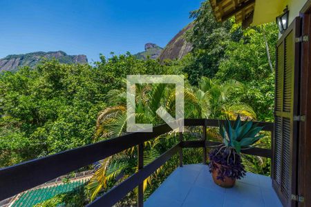 Casa de condomínio à venda com 275m², 4 quartos e 5 vagasSuíte 1 Varanda