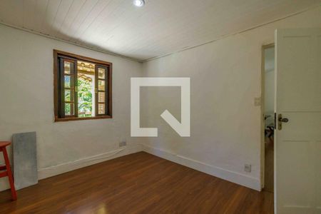 Casa de condomínio à venda com 275m², 4 quartos e 5 vagasQuarto 2