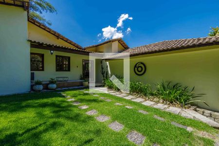 Casa de condomínio à venda com 275m², 4 quartos e 5 vagasEntrada