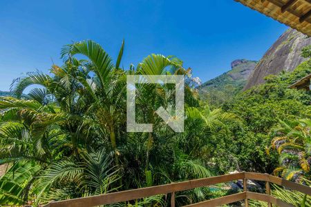 Casa de condomínio à venda com 275m², 4 quartos e 5 vagasSala Janela