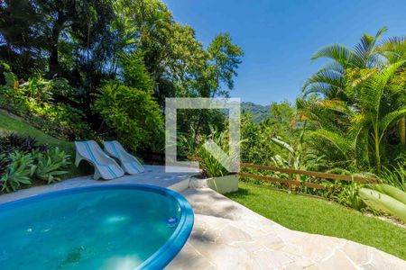 Casa de condomínio à venda com 275m², 4 quartos e 5 vagasQuintal