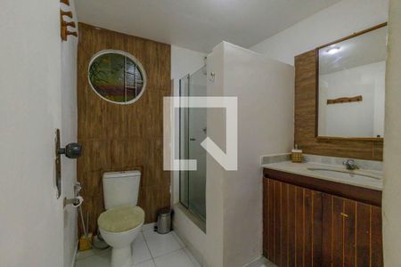 Casa de condomínio à venda com 275m², 4 quartos e 5 vagasBanheiro Social