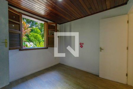 Casa de condomínio à venda com 275m², 4 quartos e 5 vagasSuíte 2