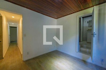 Casa de condomínio à venda com 275m², 4 quartos e 5 vagasSuíte 2