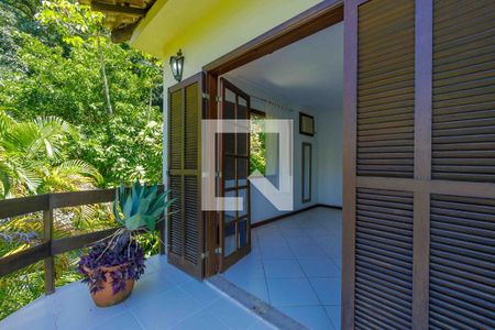 Casa de condomínio à venda com 275m², 4 quartos e 5 vagasSuíte 1 Varanda