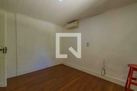 Casa de condomínio à venda com 275m², 4 quartos e 5 vagasQuarto 2