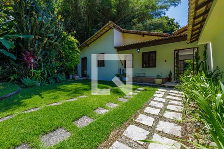 Casa de condomínio à venda com 275m², 4 quartos e 5 vagasEntrada