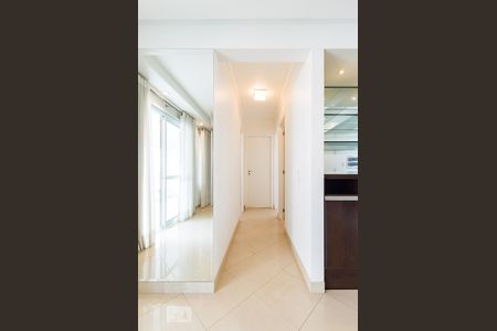 Corredor de apartamento para alugar com 3 quartos, 100m² em Mansões Santo Antônio, Campinas
