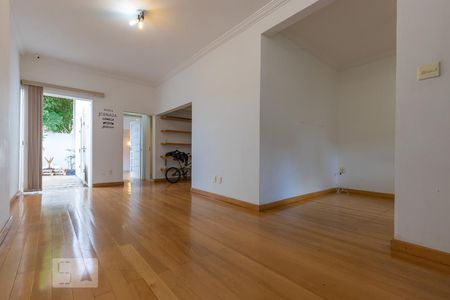 Sala 1 de casa para alugar com 2 quartos, 160m² em Cambuí, Campinas