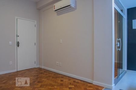 Sala/Cozinha de apartamento para alugar com 1 quarto, 40m² em Santa Teresa, Rio de Janeiro