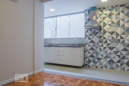 Sala/Cozinha de apartamento para alugar com 1 quarto, 40m² em Santa Teresa, Rio de Janeiro