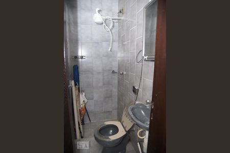 Casa de condomínio à venda com 112m², 2 quartos e 3 vagasBanheiro de Serviço